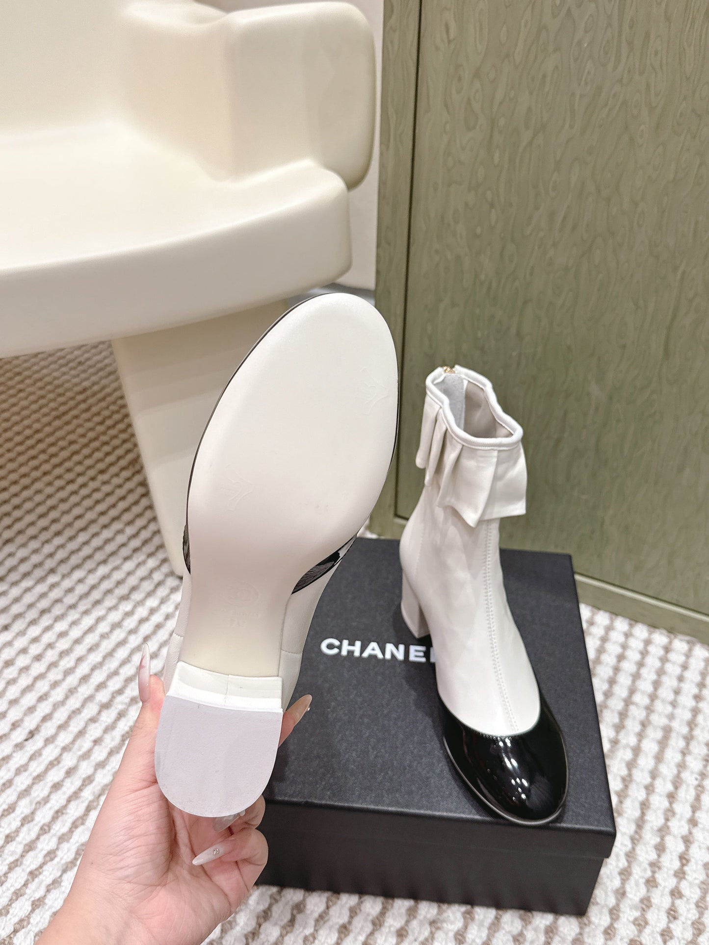 CHANEL 25S ANKLE BOOTS IN WHITE CALFSKIN AND BLACK GLOSSY TOE RUCHED