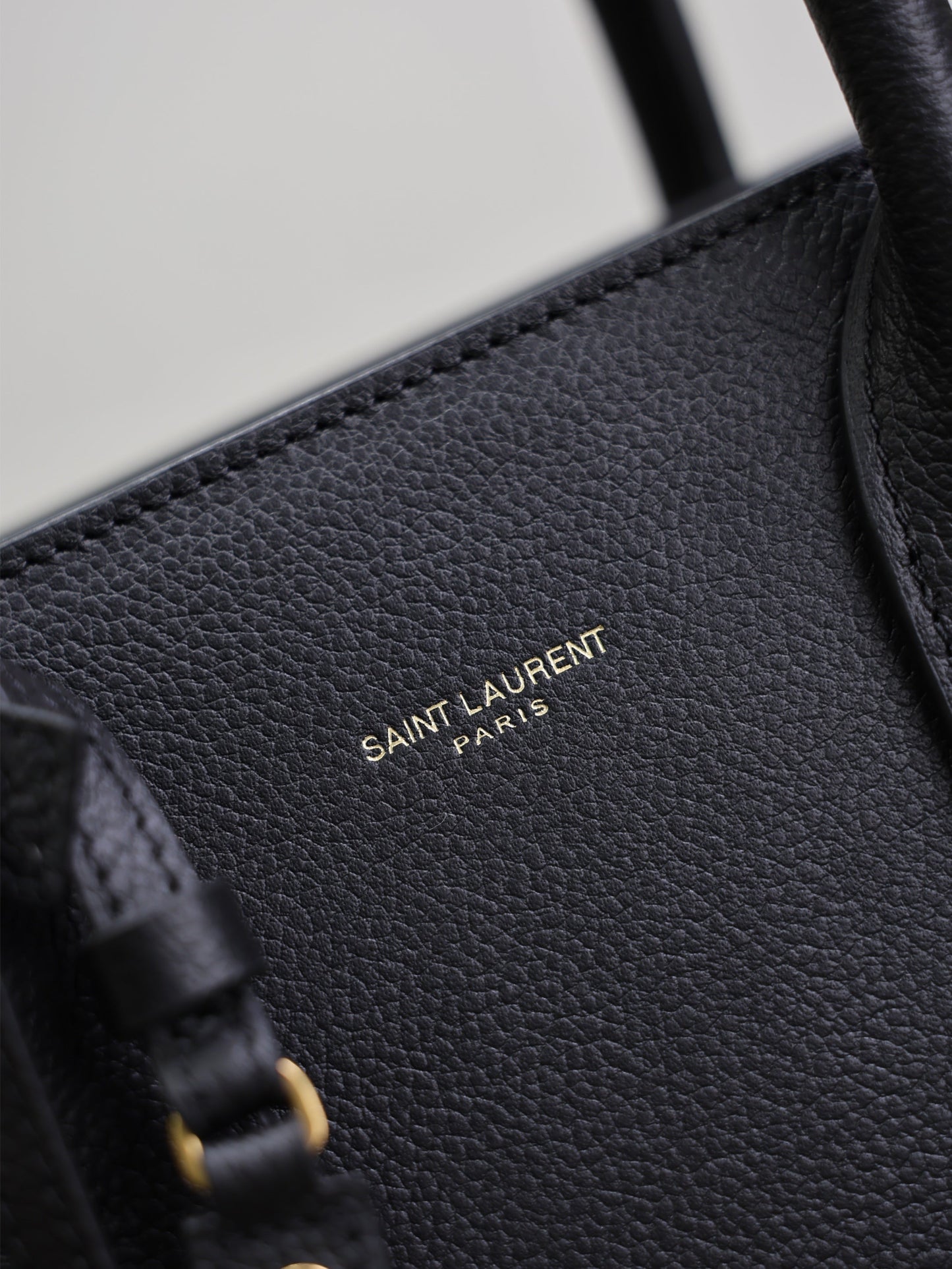 YSL 25S SAC DE JOUR GM 32 IN BLACK SUPPLE GRAINED CALFSKIN GOLD HARDWRE