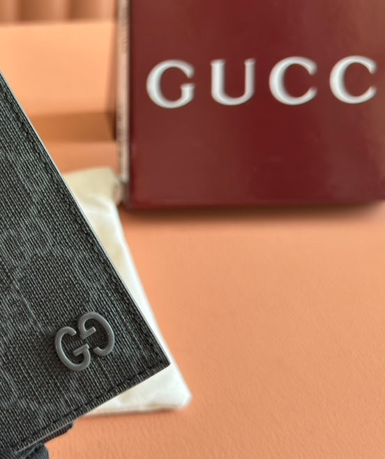 GUCCI INTERIOR PASSPORT CASE 12 IN GREY CALFSKIN