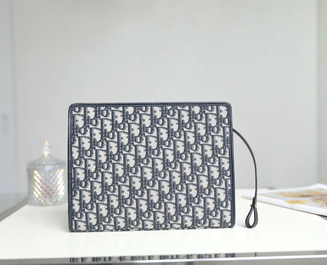 BOOK TOTE 26 IN BLACK OBLIQUE JACQUARD