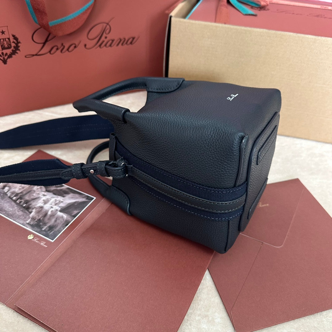 MICRO BALE BAG IN DARK BLUE CALFSKIN 226599