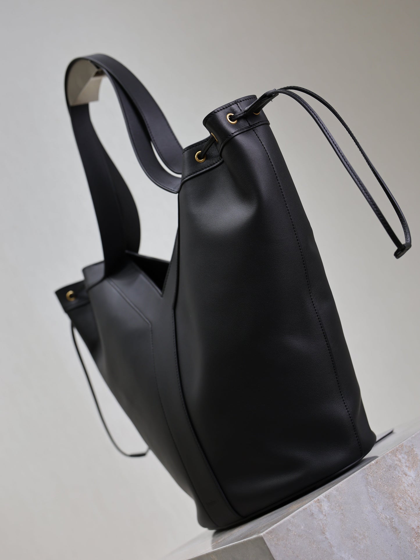YSL 25S Y LARGE HOBO 50 IN BLACK CALFSKIN GOLD HARDWRE