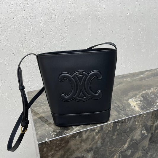CELINE 25S CUIR TRIOMPHE BAG 30 IN BLACK CALFSKIN