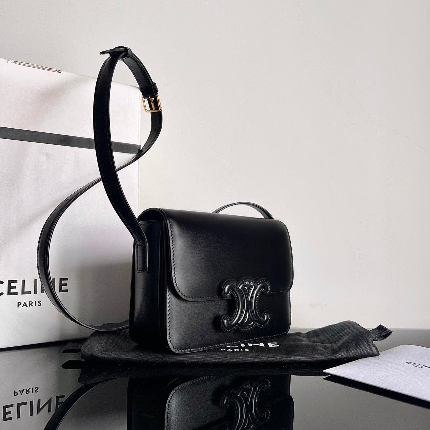 CELINE CLASSIQUE TRIOMPHE 22 BLACK SMOOTH CALFSKIN
