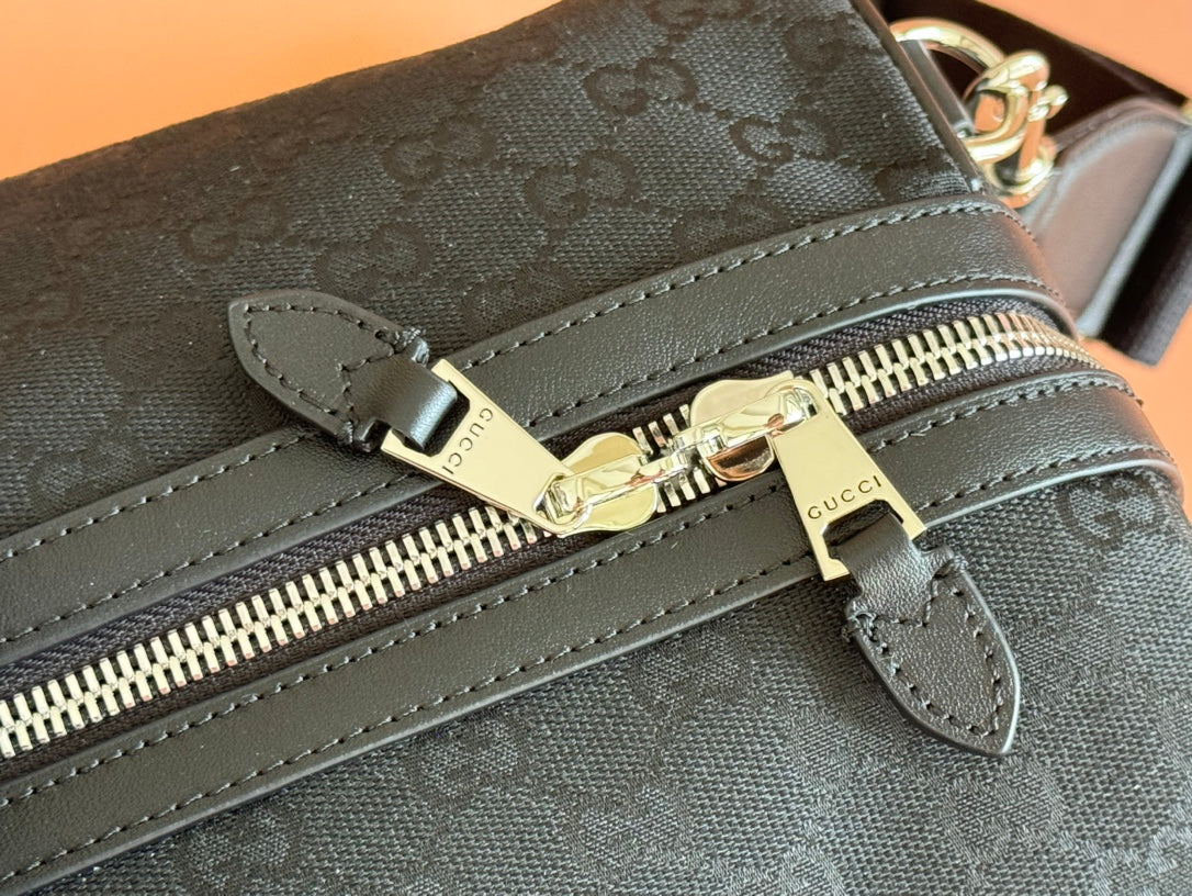 GUCCI 26S DUFFEL BAG 52 IN BLACK CANVAS