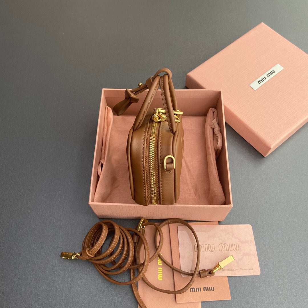 MICRO BAG KEYCHAIN 11 IN CAPE PALLISER BROWN CALFSKIN EMBOSSED LOGO