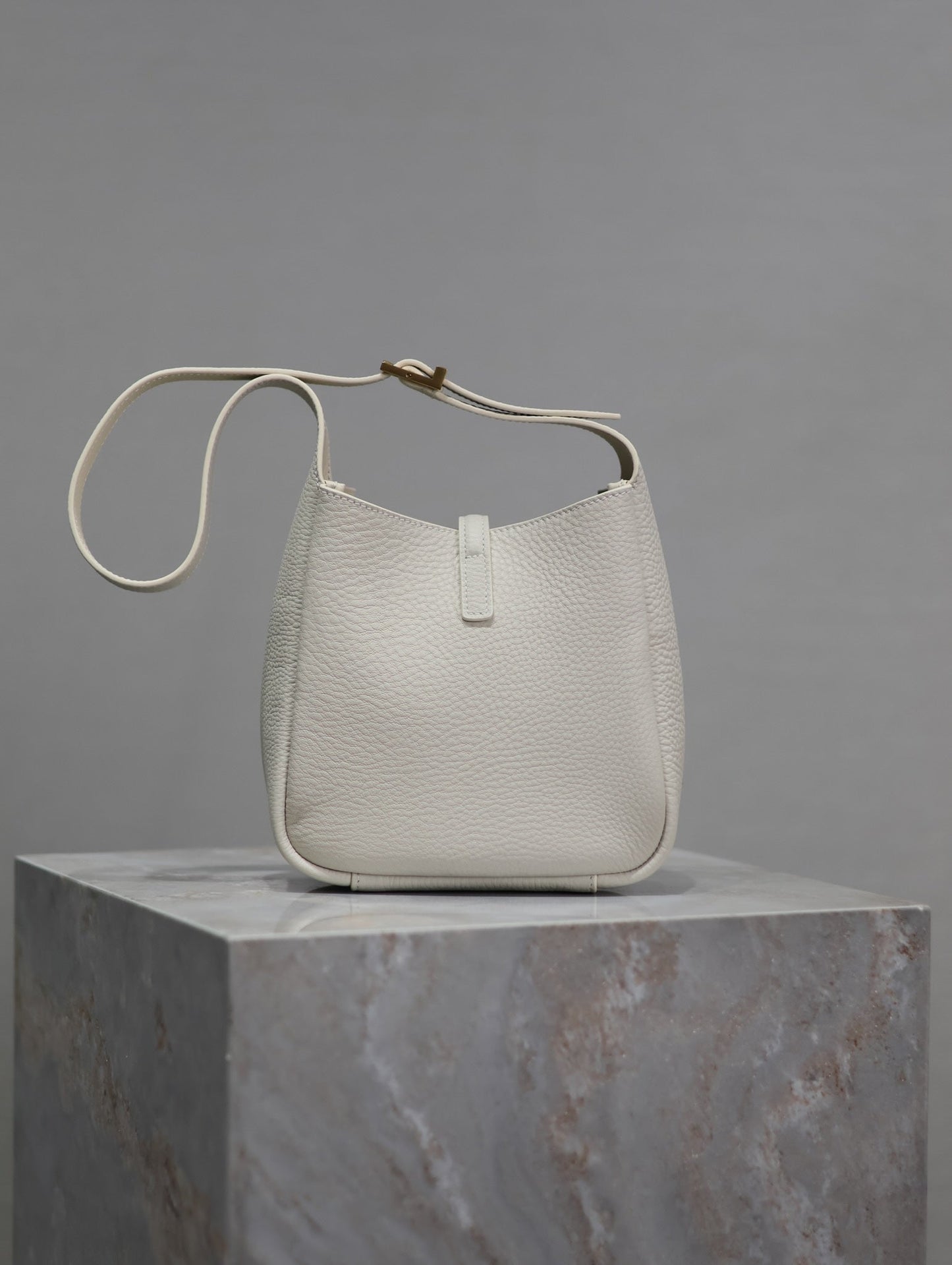 YSL 25S LE 5 À 7 BAG 16 IN BLANC VINTAGE GRAINED CALFSKIN GOLD HARDWRE