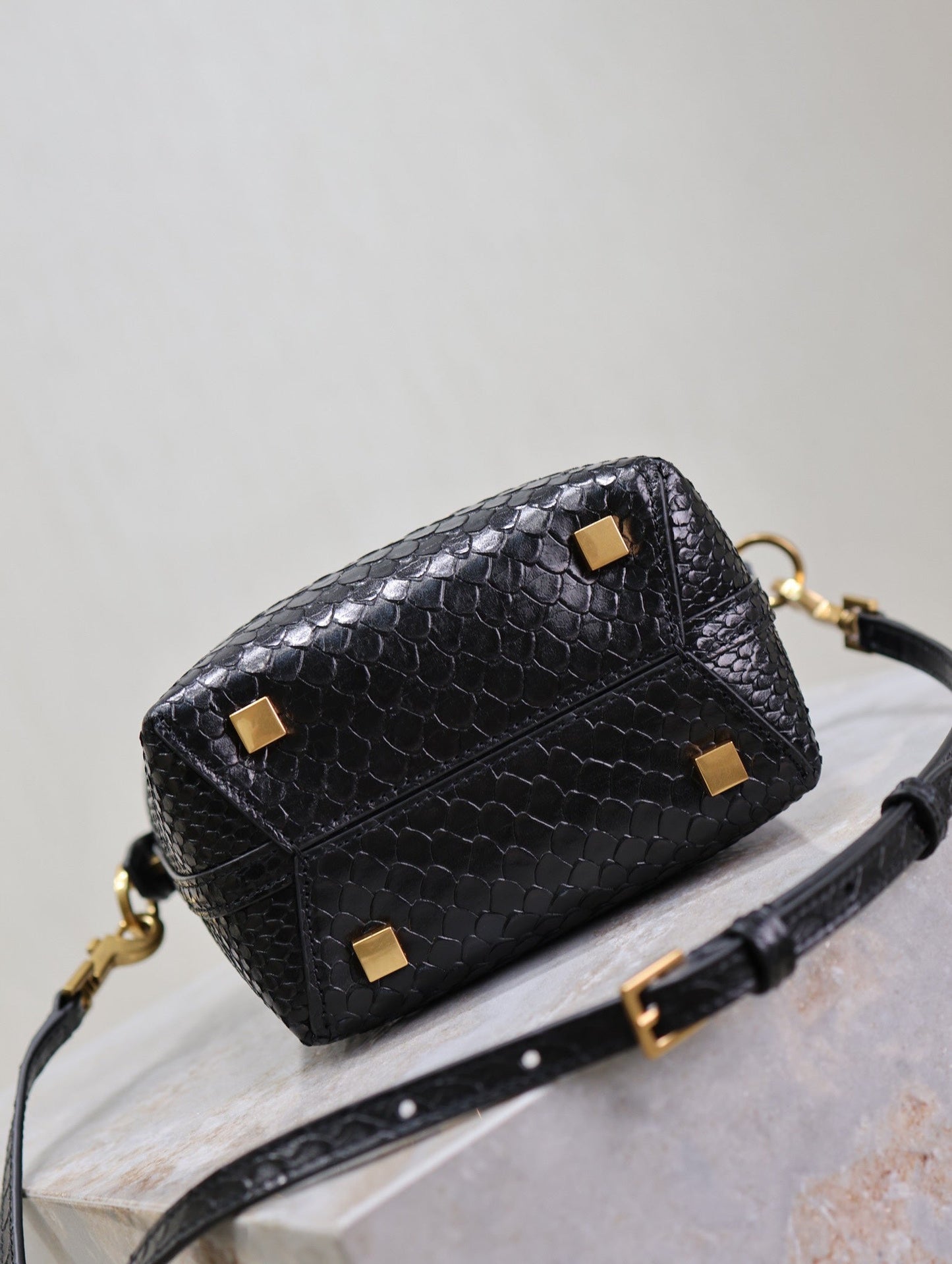 YSL 25S LE 37 BUCKET 15 IN BLACK SNAKE EMBOSSED CALFSKIN GOLD HARDWRE