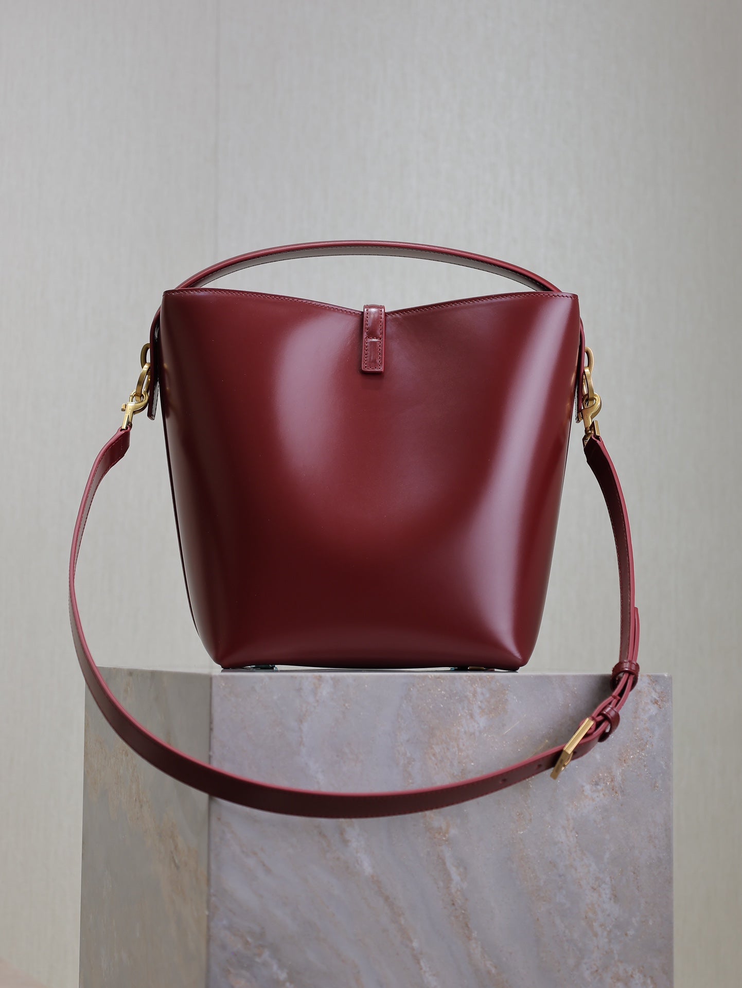 YSL 25S LE 5 À 7 BUCKET 26 IN DARK BURGUNDY CALFSKIN GOLD HARDWRE